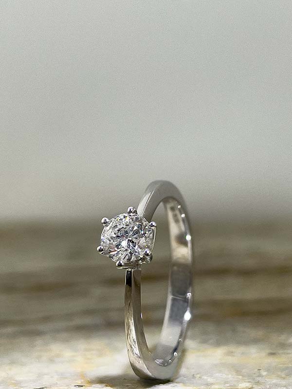 Verlobungsring mit Diamant erhältlich bei Juwelier Rossow